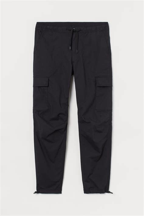 <strong>Cargo pants</strong> in woven fabric. . Hm black cargo pants